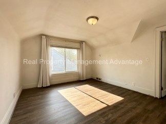 Super Modern Updated Upper Flat - Close to Downtown Ferndale!