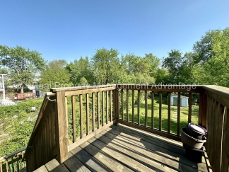 Super Modern Updated Upper Flat - Close to Downtown Ferndale!