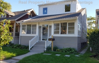 Contemporary Style with 2 Bedrooms and Vaulted Ceilings - Steps from Downtown Ferndale!