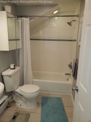Contemporary Style with 2 Bedrooms and Vaulted Ceilings - Steps from Downtown Ferndale!