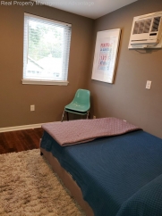 Contemporary Style with 2 Bedrooms and Vaulted Ceilings - Steps from Downtown Ferndale!