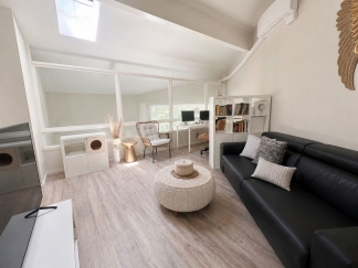 Renovated Los Gatos Retreat Backing to Oak Meadow Park