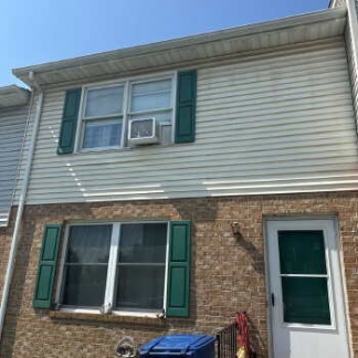 Newly Renovated 2-Bedroom Townhouse in Front Royal _ Pet Friendly well maintained home.