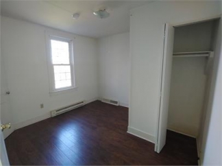 Charming 2 Bedroom Duplex Near Shopping & Schools