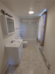 Charming 2 Bedroom Duplex Near Shopping & Schools