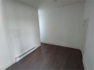 Charming 2 Bedroom Duplex Near Shopping & Schools