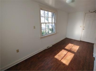 Charming 2 Bedroom Duplex Near Shopping & Schools