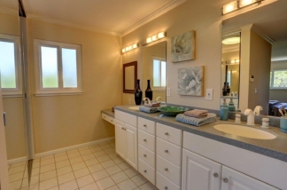 Executive 5BR Home with Private Backyard Retreat