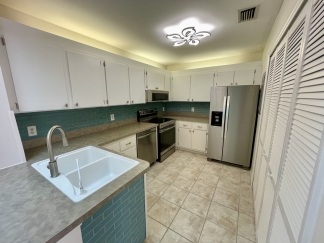 Exceptional 2BR/2BA Condominium for Rent – Port Charlotte
