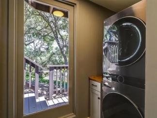 Cottage Retreat Minutes from Downtown Los Gatos & Saratoga