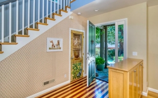 Woodside Classic 3 Bedroom on Beautiful Park Like Yard