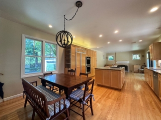Woodside Classic 3 Bedroom on Beautiful Park Like Yard