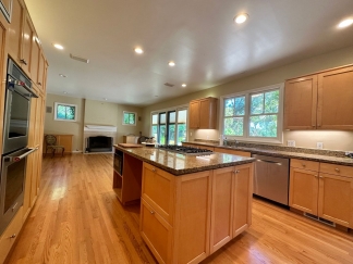 Woodside Classic 3 Bedroom on Beautiful Park Like Yard