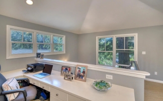 Woodside Classic 3 Bedroom on Beautiful Park Like Yard