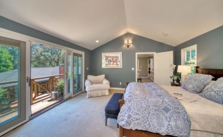 Woodside Classic 3 Bedroom on Beautiful Park Like Yard
