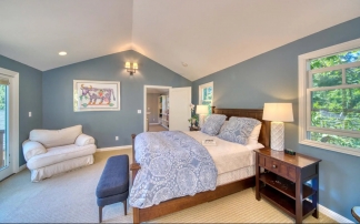 Woodside Classic 3 Bedroom on Beautiful Park Like Yard