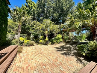 Woodside Classic 3 Bedroom on Beautiful Park Like Yard