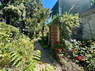 Woodside Classic 3 Bedroom on Beautiful Park Like Yard