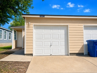 Charming 3 Bedroom Duplex in Spring Creek Near NEISD Schools