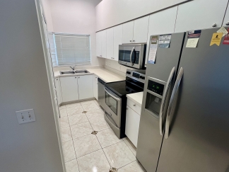 Plaza De Flores Gem: 2BR/2BA Sarasota Condo with Premium Amenities
