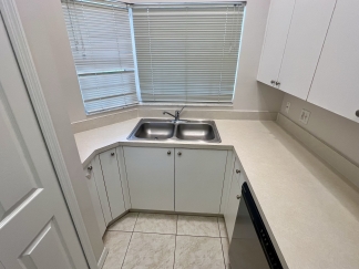 Plaza De Flores Gem: 2BR/2BA Sarasota Condo with Premium Amenities