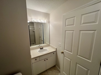 Plaza De Flores Gem: 2BR/2BA Sarasota Condo with Premium Amenities