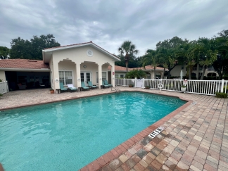 Plaza De Flores Gem: 2BR/2BA Sarasota Condo with Premium Amenities