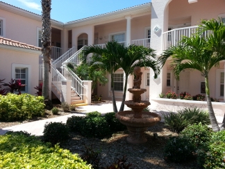 Plaza De Flores Gem: 2BR/2BA Sarasota Condo with Premium Amenities