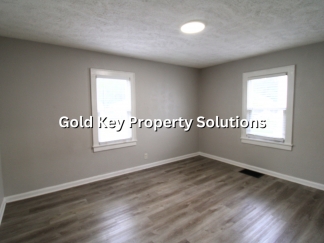 Remodeled 1 BR 1 BA Duplex with Basement (SECTION 8 APPROVED)