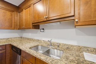 1240 Fairmont Ave unit 10 - available now!