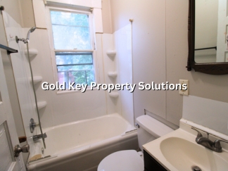 Cute and Cozy 1 BR 1 BA Upstairs Apartment Near Downtown (SECTION 8 APPROVED)
