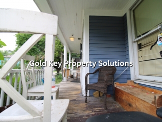 Cute and Cozy 1 BR 1 BA Upstairs Apartment Near Downtown (SECTION 8 APPROVED)