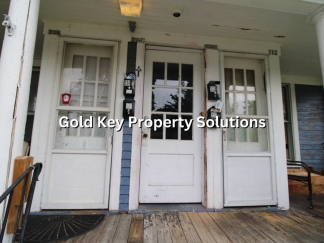Cute and Cozy 1 BR 1 BA Upstairs Apartment Near Downtown (SECTION 8 APPROVED)