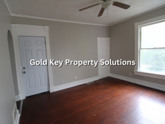 Cute and Cozy 1 BR 1 BA Upstairs Apartment Near Downtown (SECTION 8 APPROVED)