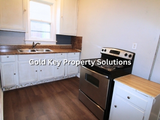 Cute and Cozy 1 BR 1 BA Upstairs Apartment Near Downtown (SECTION 8 APPROVED)