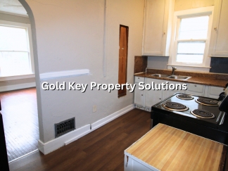Cute and Cozy 1 BR 1 BA Upstairs Apartment Near Downtown (SECTION 8 APPROVED)