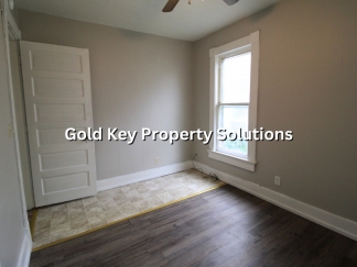 Cute and Cozy 1 BR 1 BA Upstairs Apartment Near Downtown (SECTION 8 APPROVED)