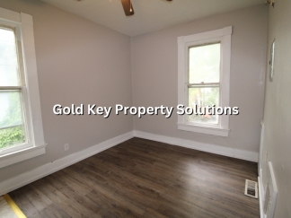 Cute and Cozy 1 BR 1 BA Upstairs Apartment Near Downtown (SECTION 8 APPROVED)