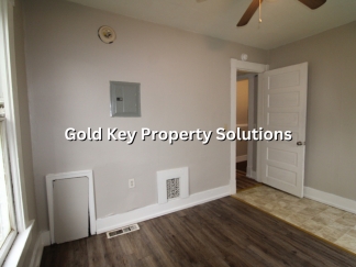 Cute and Cozy 1 BR 1 BA Upstairs Apartment Near Downtown (SECTION 8 APPROVED)