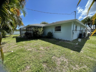 Charming, Move-In Ready 2BR/2BA Single-Family Home with Huge Fenced Yard in Venice!