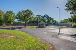 6211 Rolling Fork Rd Apt H - Available 10/20