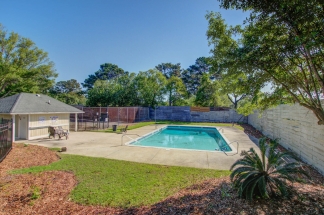 6211 Rolling Fork Rd Apt H - Available 10/20