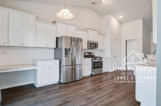 414 Squire Pope Rd Available 10/16