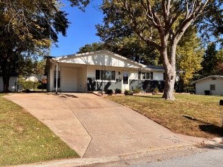 3 Bed,2 Bath,Finished Basement, Fenced Yard & Screened-In Patio!