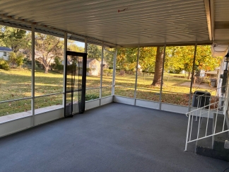 3 Bed,2 Bath,Finished Basement, Fenced Yard & Screened-In Patio!