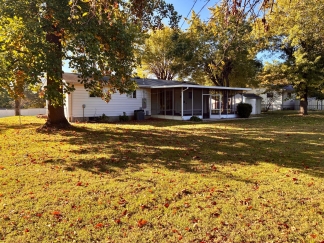 3 Bed,2 Bath,Finished Basement, Fenced Yard & Screened-In Patio!