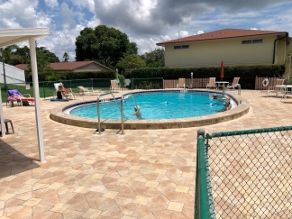 Gorgeous, Sarasota, End-Unit, 2/2 Villa For Rent - 55+ Community