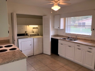Gorgeous, Sarasota, End-Unit, 2/2 Villa For Rent - 55+ Community