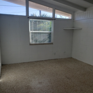 FRONT UNIT: 2 Bedroom / 1 Bath Duplex Unit In Sarasota