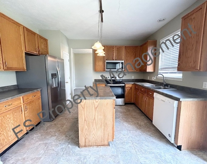 Great 4 Bedroom 2.5 Bathroom Two Story Home in Pike! - Photo 6
